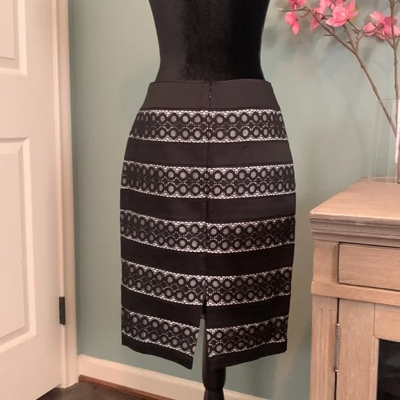 WHBM Black & White Knee Length Skirt - Picture 3 of 6